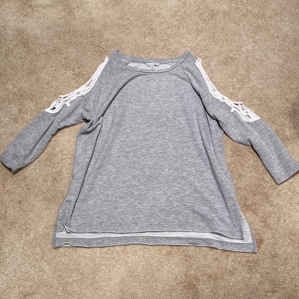 American eagle cold shoulder 3/4 sleeve top with crochet detail